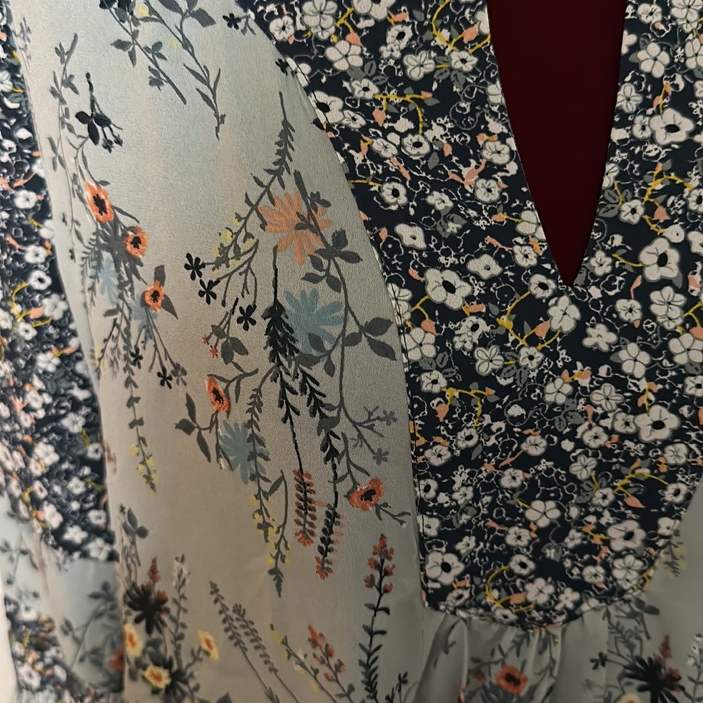 Floral Top - Picture 2 of 3